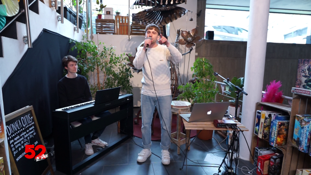 52 on stage: Zori