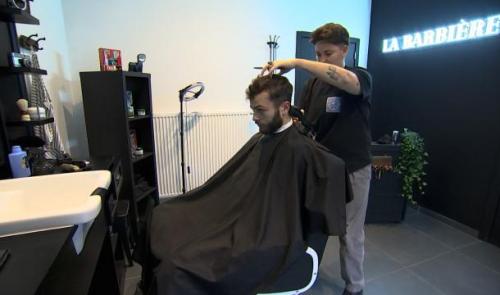 Une barbière parmi les hommes 