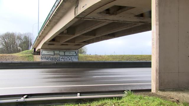 Travaux de désamiantage sur l'autoroute E40/A3