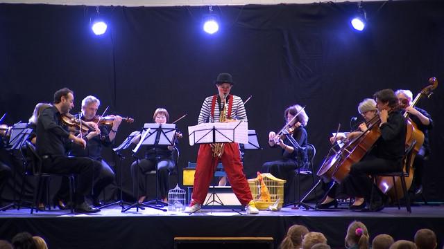 Wanze: un clown initie les enfants à la musique classique