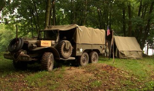 250 véhicules et un campement américain s'installent au fort de Lantin