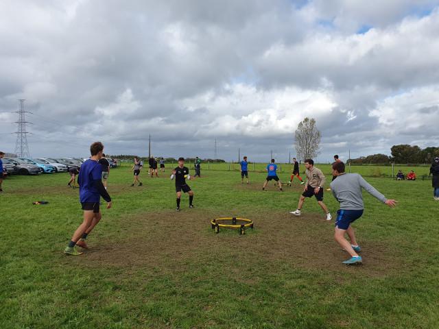 Succès pour le premier tournoi de spikeball à Saint-Georges