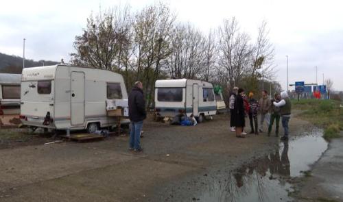 Caravanes à Angleur : l'asbl Benoit et Michel appelle aux dons 