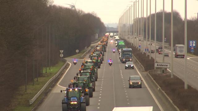 Retour à la normale à l'aéroport de Bierset après 4 heures de blocage par 200 tracteurs