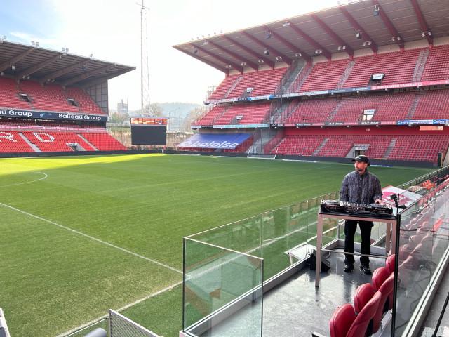 52 on stage: Dj Flash