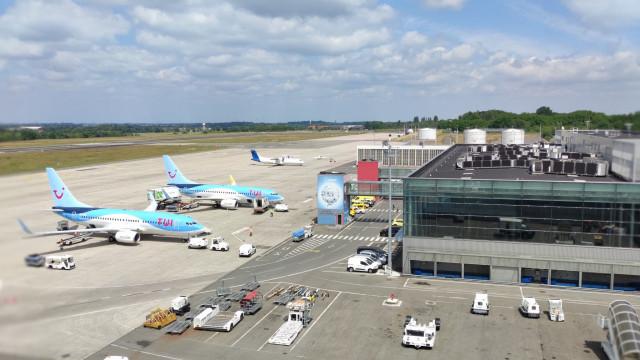 30.000 voyageurs impactés par la grève. Des vols TUI réorientés vers Liège Airport 
