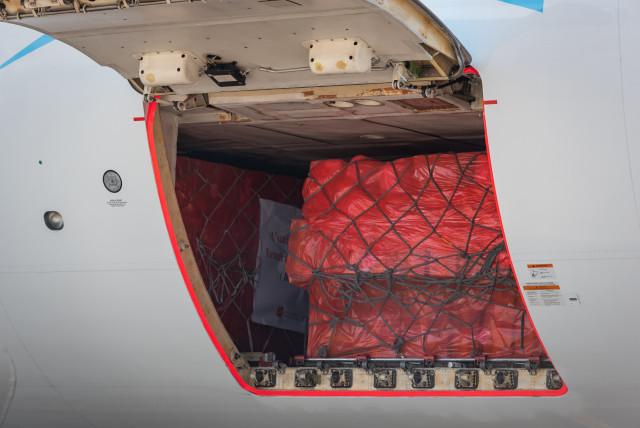 6 millions de masques arrivés à Liège Airport