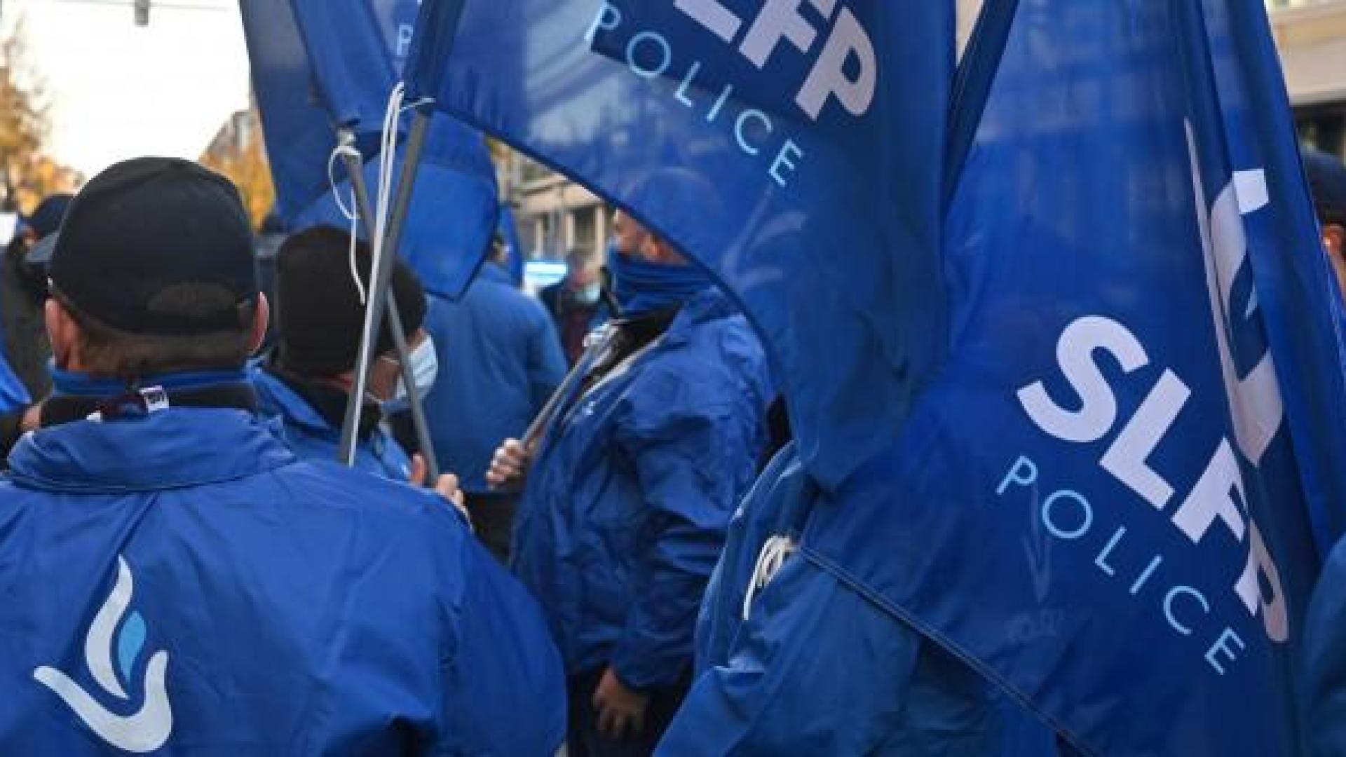 Actions syndicales de la police : le mouvement augmente la pression devant le palais de justice
