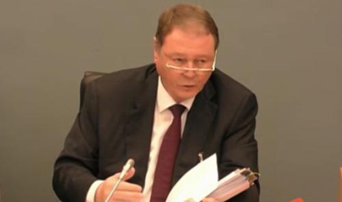 André Gilles fait profil bas sans convaincre les députés