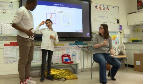 Apprendre les gestes de premier secours aux sourds et malentendants 