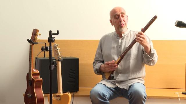 Bernard Massuir en tournée dans les centres Fedasil avec "Salto Vocale" 