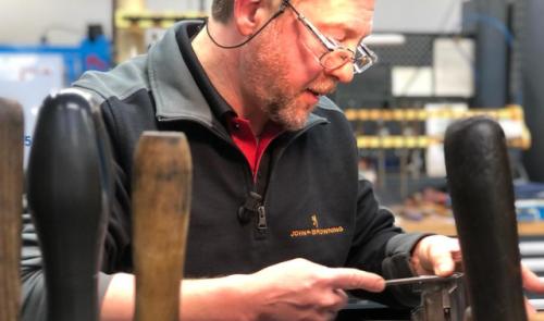 Browning et les artisans armuriers liégeois, un siècle d'excellence