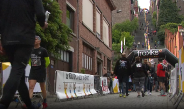 BueRun : 750 guerriers ont monté trois fois les 374 marches de Bueren