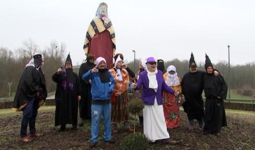 Carnaval d'Eben: la sortie des Hoûres 
