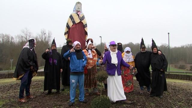 Carnaval d'Eben: la sortie des Hoûres 