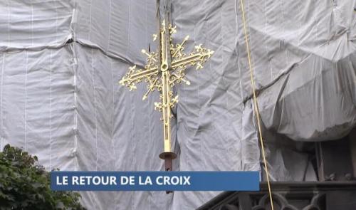 Cathédrale : le retour de la croix
