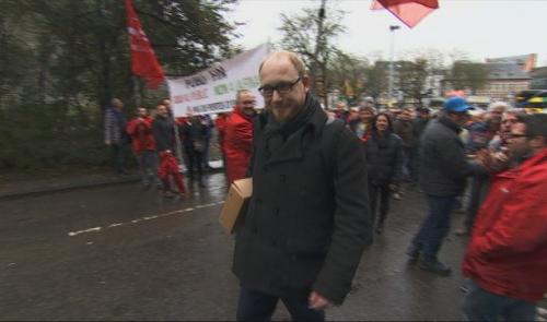 Cédric Halin, l'élu d'Olne, applaudi par le personnel Publifin