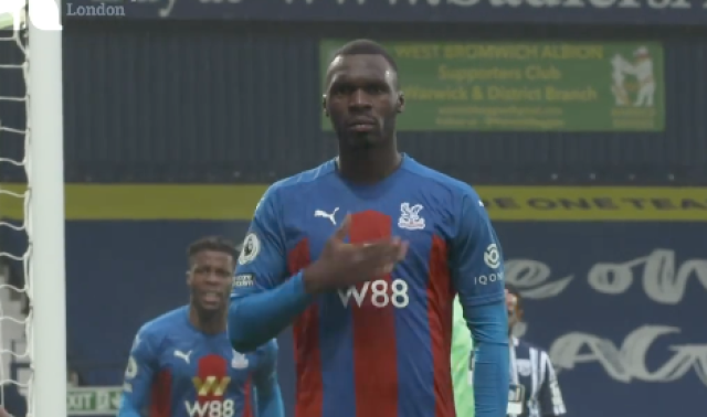 Christian Benteke prolonge de 2 ans avec Crystal Palace