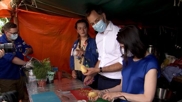 Corvée patates pour le premier ministre Alexander De Croo 