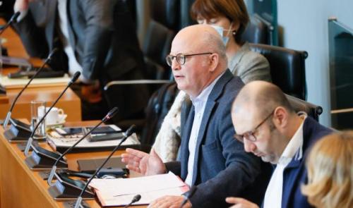 Crucke: "Des mains invisibles ? Ce sont les mains sales qu'on ne peut plus accepter"