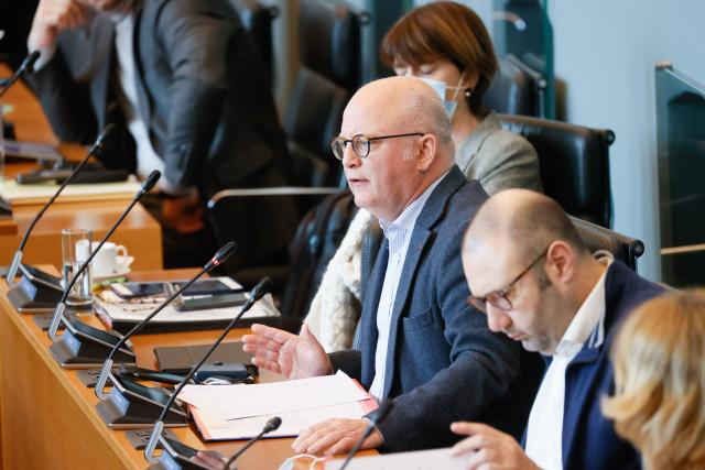 Crucke: "Des mains invisibles ? Ce sont les mains sales qu'on ne peut plus accepter"