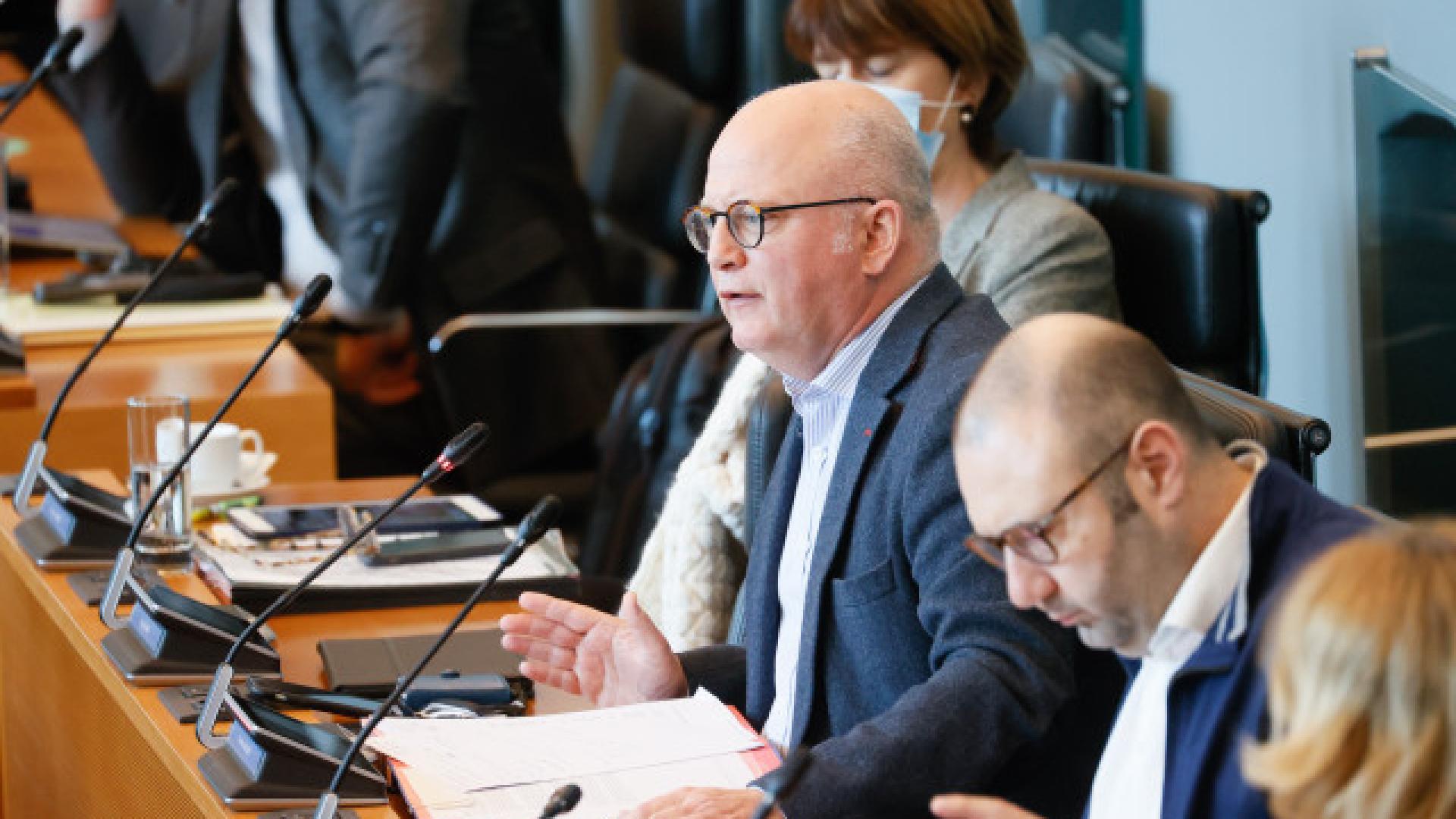 Crucke: "Des mains invisibles ? Ce sont les mains sales qu'on ne peut plus accepter"