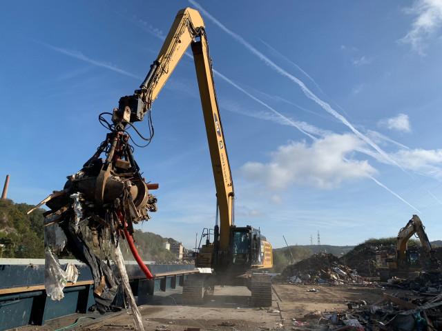 Début de l'évacuation des déchets entreposés en bord de Meuse à Engis