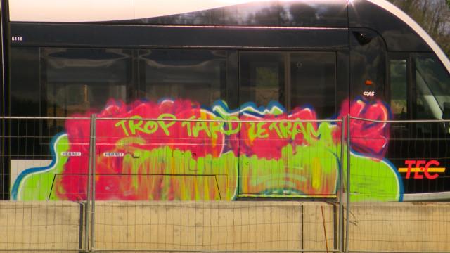 Déjà tagué, le tram de Liège ! 