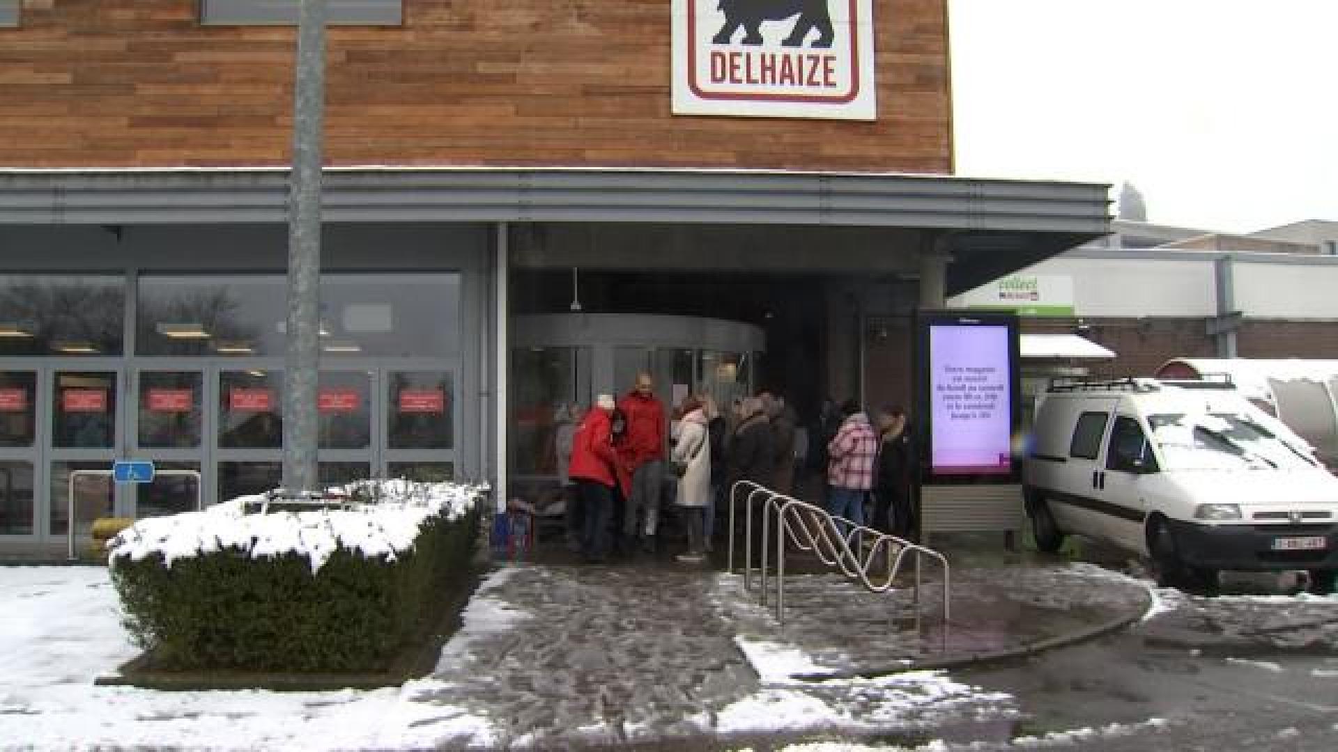 Delhaize fermés : le personnel en grève s’inquiète de la franchise de 128 magasins
