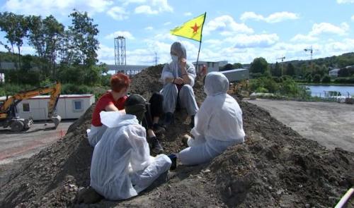Des activistes occupent le chantier de la future centrale à gaz des Awirs à Flémalle 