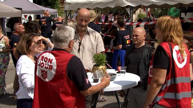 Des bénévoles encore présents toutes les semaines: "C'est loin d'être fini"