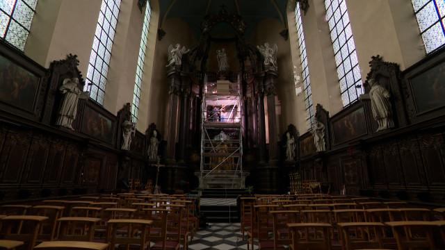 Des élèves de Saint-Luc au chevet d'une toile en péril