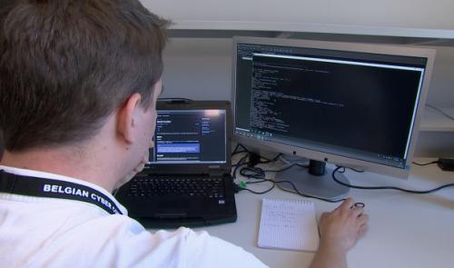 Des Liégeois, futurs experts en cybersécurité à La Défense