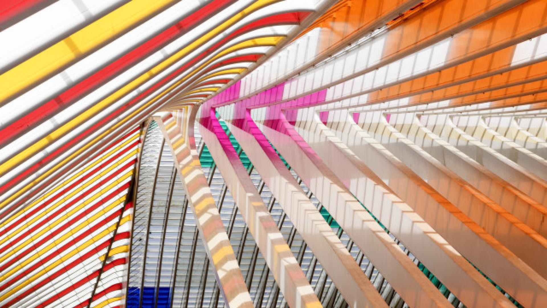 Deux prix Caïus du mécénat pour la gare habillée par Daniel Buren