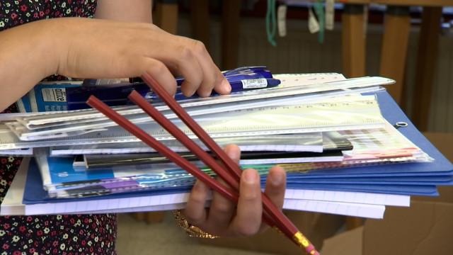 Distribution de fournitures scolaires par l'ASBL "Vaincre la Pauvreté"