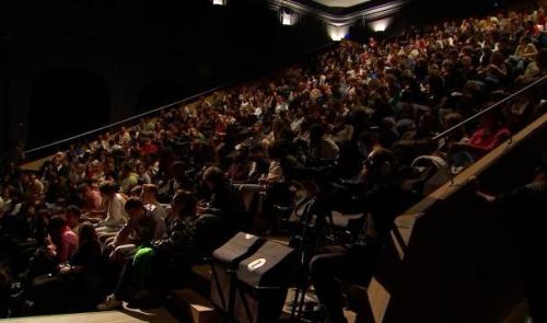 Du théâtre en live pour 10.000 jeunes à l'école ! 