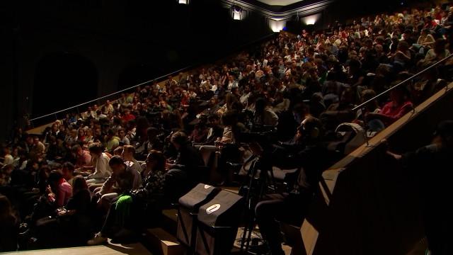 Du théâtre en live pour 10.000 jeunes à l'école ! 