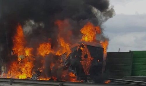 E40 à Herstal: un camion est parti en fumée (vidéo)