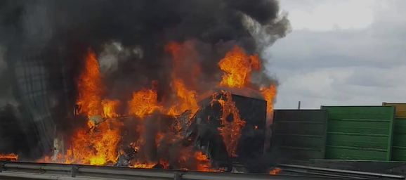 E40 à Herstal: un camion est parti en fumée (vidéo)
