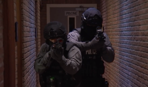 En immersion avec des policiers sur le tournage de "Braqueurs"