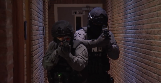 En immersion avec des policiers sur le tournage de "Braqueurs"
