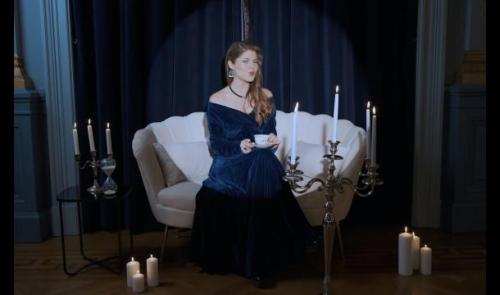 ESTL se révèle dans son premier EP cinq titres "Caméléon"