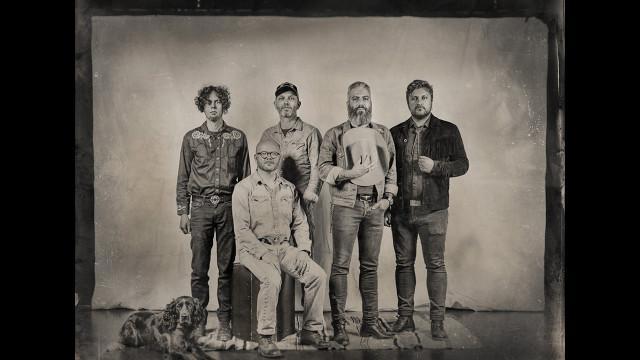 Everyone is guilty chante le Far West à travers son nouvel album "Horns" 
