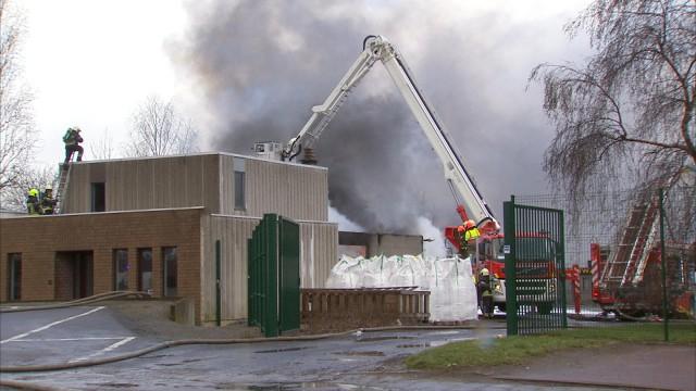 Feu dans une usine de tarmac aux Hauts Sarts 