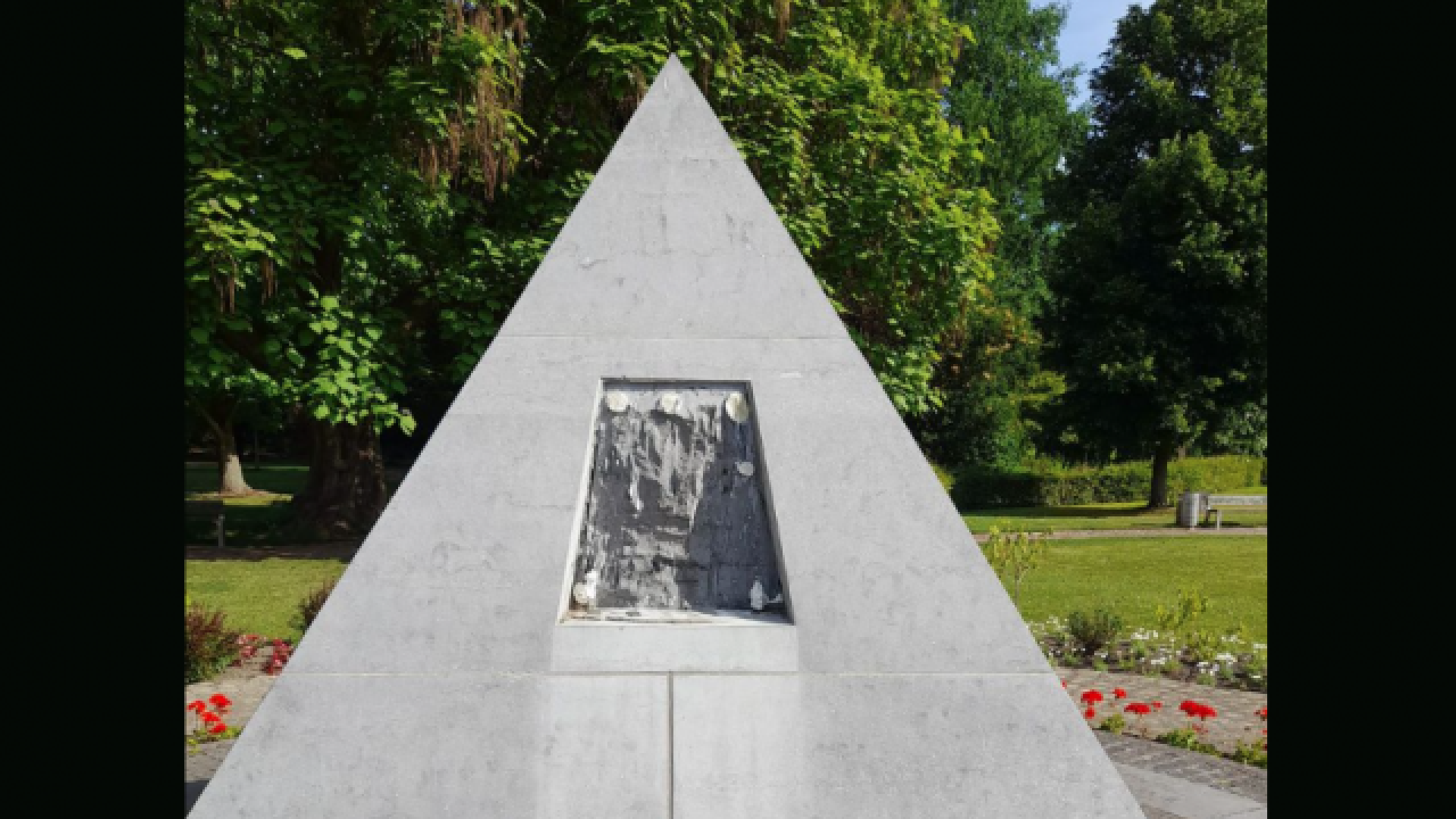 Flémalle : le portrait d'André Cools arraché du monument érigé en sa mémoire 