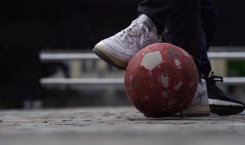 Football freestyle : Quand le ballon rond s'envole ! 