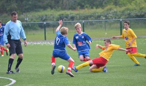 Football : les uns après les autres, les clubs cessent les activités pour les jeunes