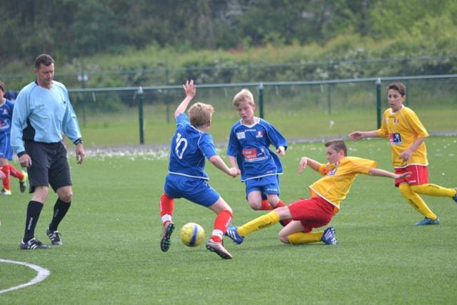 Football : les uns après les autres, les clubs cessent les activités pour les jeunes