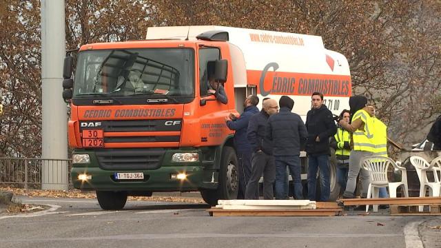 Gilets jaunes : le jeu du chat et de la souris avec les huissiers