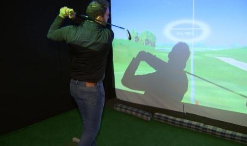 Golf indoor sur simulateur.